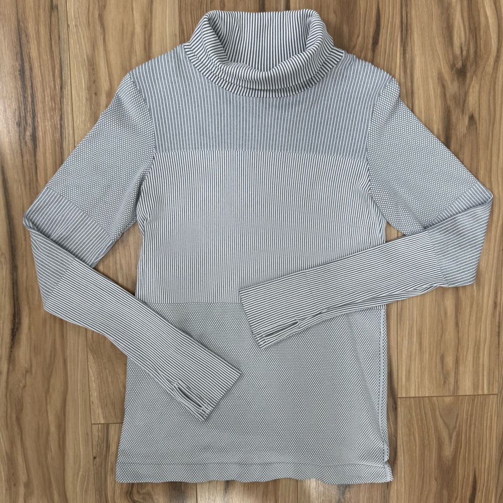 Athleta Womens Flurry Base Layer Turtleneck White Stripe Athleisure Stretch M